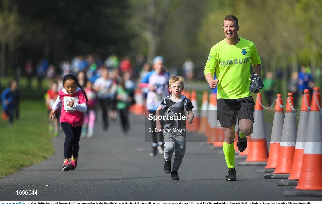 4 May 2019; Sean and Donnacha Hunt competing in the Family Mile at the Irish Runner 5k in conjunction with the AAI National 5k Championships, Phoenix Park in Dublin. Photo by Brendan Moran/Sportsfile