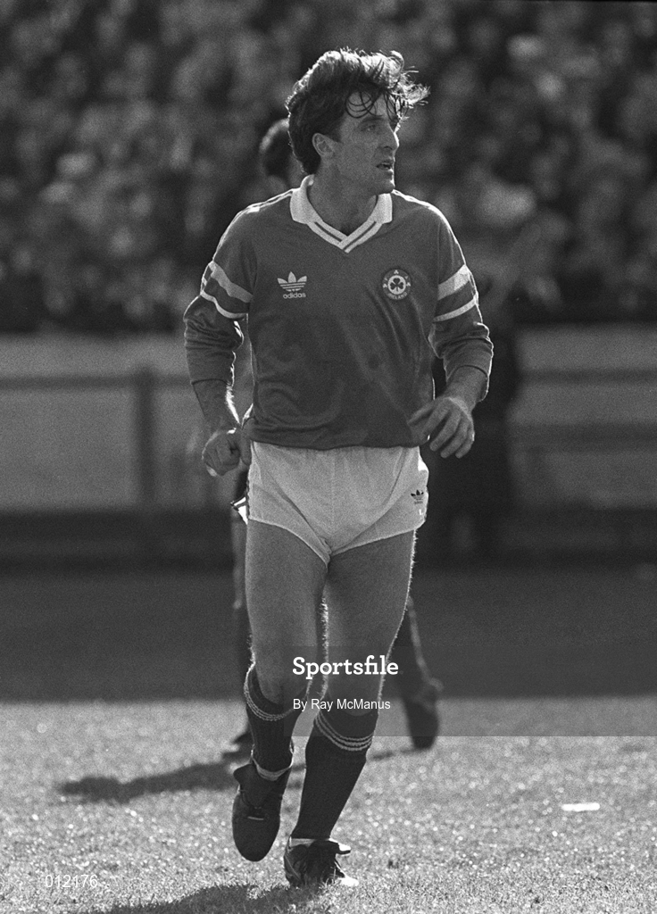 28 March 1990; Bernie Slaven of Republic of Ireland during the friendly international match between Republic of Ireland and Wales at Lansdowne Road in Dublin. Photo by Ray McManus/Sportsfile