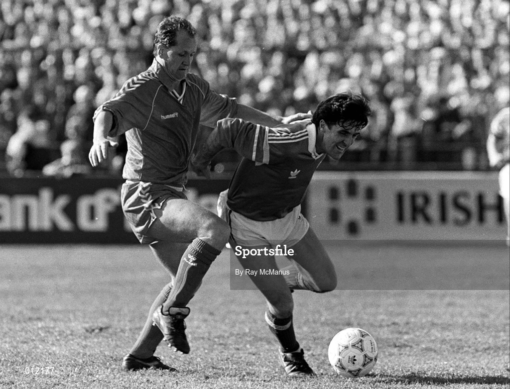 28 March 1990; Bernie Slaven of Republic of Ireland during the friendly international match between Republic of Ireland and Wales at Lansdowne Road in Dublin. Photo by Ray McManus/Sportsfile