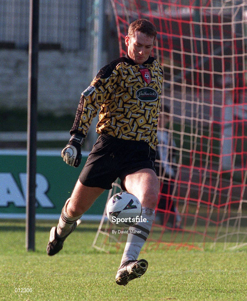 29 November 1998; David Platt of Derry City during the Harp Lager National League Premier Division match between Derry City and Cork City at the Brandywell Stadium in Derry. Photo by David Maher/Sportsfile