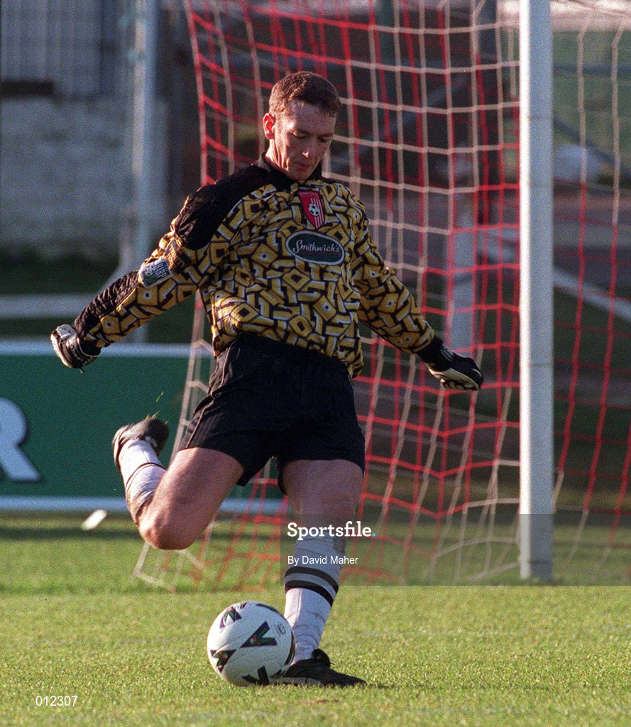 29 November 1998; David Platt of Derry City during the Harp Lager National League Premier Division match between Derry City and Cork City at the Brandywell Stadium in Derry. Photo by David Maher/Sportsfile