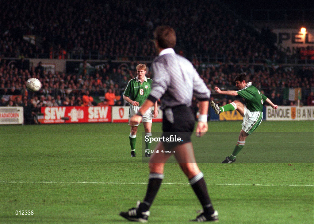 29 October 1997; Denis Irwin of Republic of Ireland scores his side's first goal during the FIFA World Cup 1998 Qualifier Play-off 1st Leg match between Republic of Ireland and Belgium at Lansdowne Road in Dublin. Photo by Matt Browne/Sportsfile