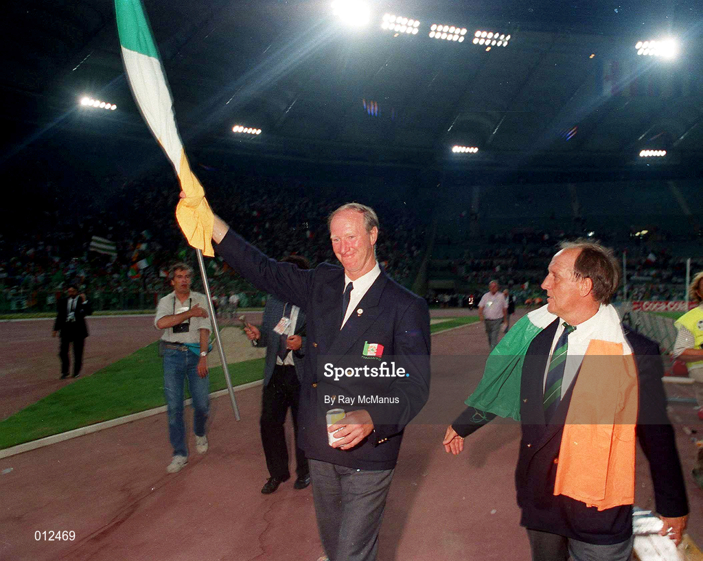 30 June 1990; Republic of ?Ireland manager Jack Charlton waves to the supporters following his side's defeat in the FIFA World Cup 1990 Quarter-Final between Italy and Republic of Ireland at the Stadio Olimpico in Rome, Italy. Photo by Ray McManus/Sportsfile