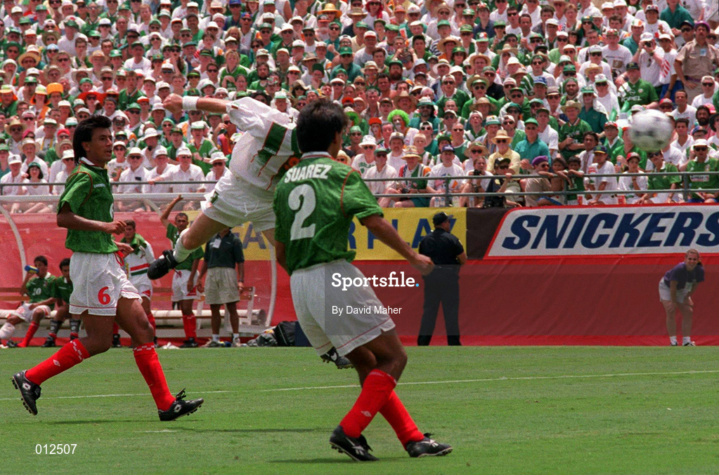 24 June 1994; John Aldridge of Republic of Ireland heads his side's first and only goal during the FIFA World Cup 1994 Group E match between Mexico and Republic of Ireland at the Citrus Bowl in Orlando, Florida, USA. Photo by David Maher/Sportsfile