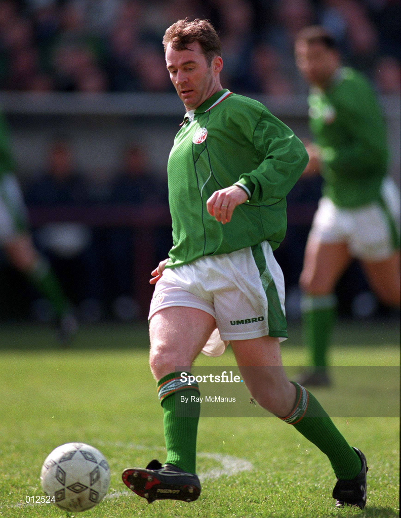 29 March 1995; John Sheridan of Republic of Ireland during the UEFA EURO1996 Group 6 Qualifying match between Republic of Ireland and Northern Ireland at Lansdowne Road in Dublin. Photo by Ray McManus/Sportsfile