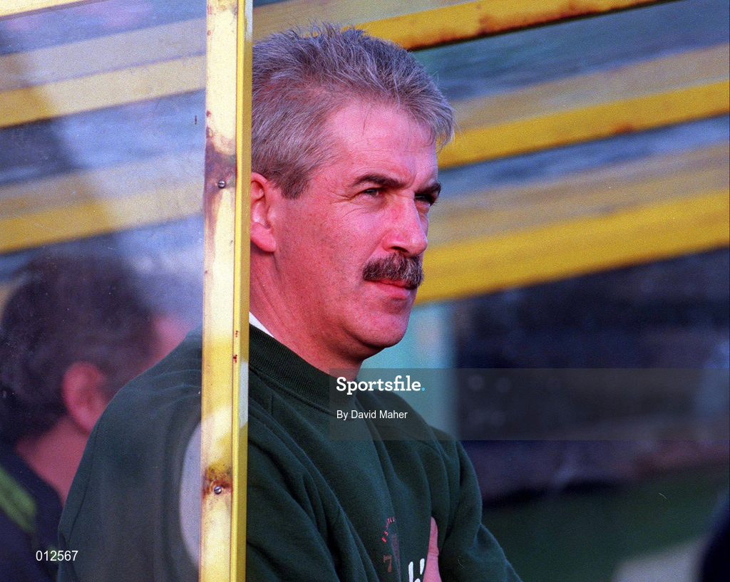29 November 1998; Derry City manager Kevin Mahon during the Harp Lager National League Premier Division match between Derry City and Cork City at the Brandywell Stadium in Derry. Photo by David Maher/Sportsfile