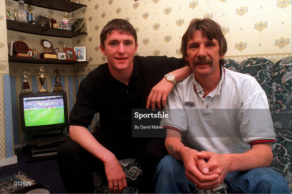 1 May 1997; Robbie Keane relaxes with his father Robbie Snr at home in Tallaght, Dublin. Photo by David Maher/Sportsfile
