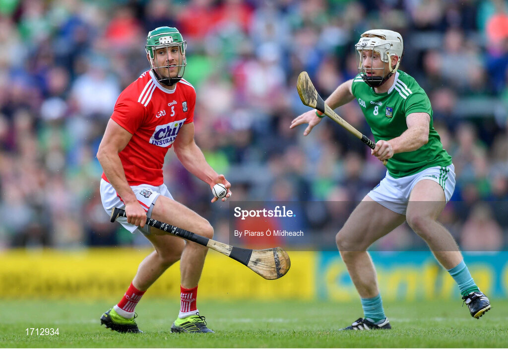 19 May 2019; Eoin Cadogan of Cork in action against Cian Lynch of Limerick during the Munster GAA Hurling Senior Championship Round 2 match between Limerick and Cork at the LIT Gaelic Grounds in Limerick. Photo by Piaras Ó Mídheach/Sportsfile