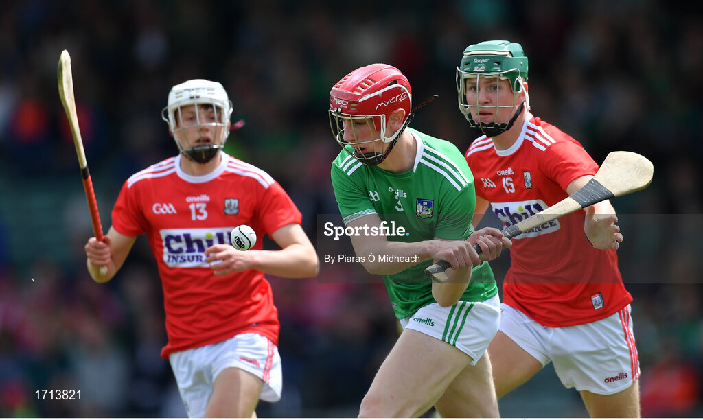 19 May 2019; Michael Keane of Limerick in action against Colm McCarthy, left, and Paul O'Riordan of Cork during the Electric Ireland Munster Minor Hurling Championship match between Limerick and Cork at the LIT Gaelic Grounds in Limerick. Photo by Piaras Ó Mídheach/Sportsfile