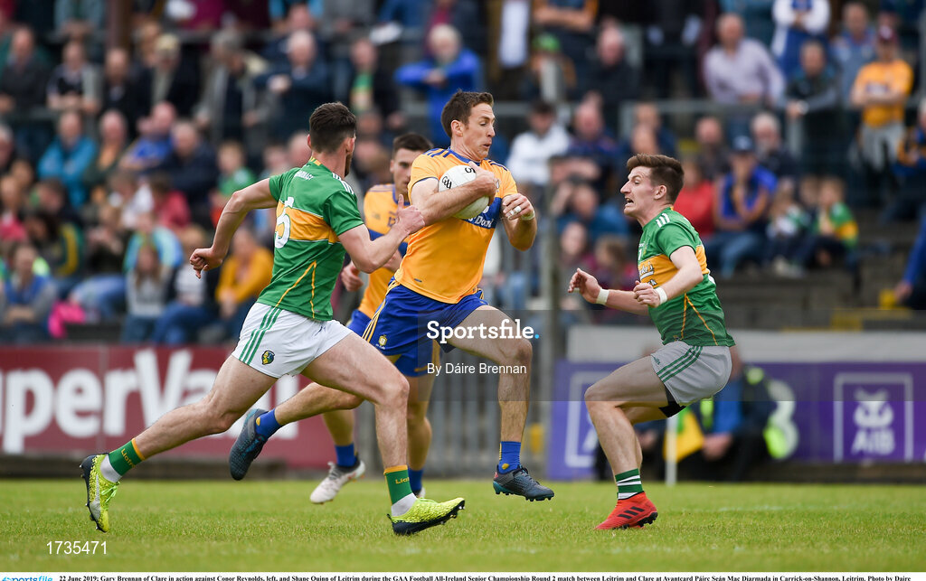 22 June 2019; Gary Brennan of Clare in action against Conor Reynolds, left, and Shane Quinn of Leitrim during the GAA Football All-Ireland Senior Championship Round 2 match between Leitrim and Clare at Avantcard Páirc Seán Mac Diarmada in Carrick-on-Shannon, Leitrim. Photo by Daire Brennan/Sportsfile