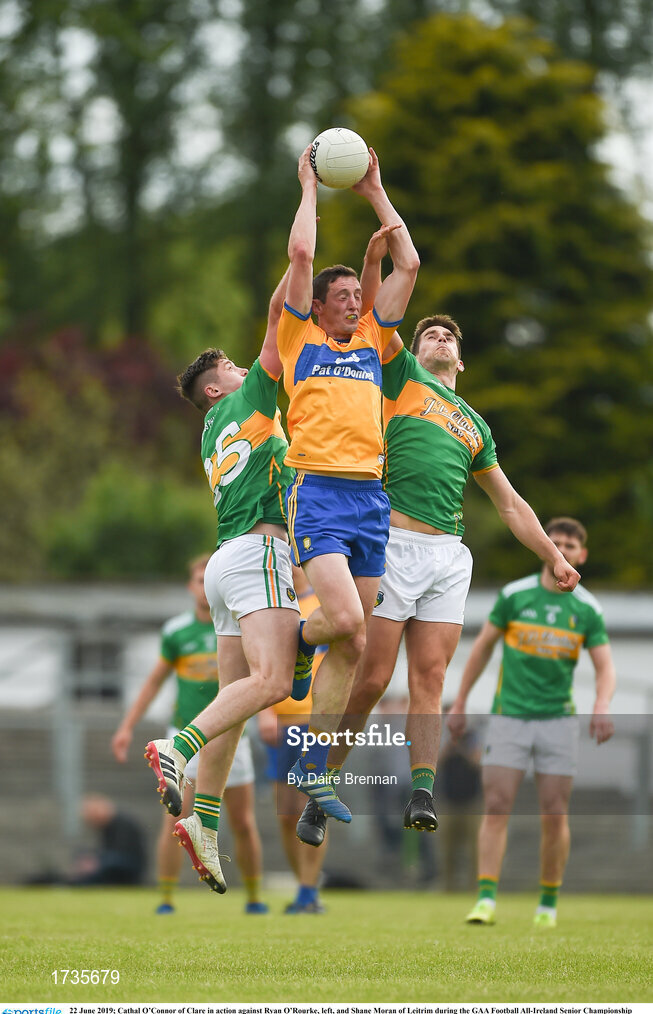 22 June 2019; Cathal O’Connor of Clare in action against Ryan O’Rourke, left, and Shane Moran of Leitrim during the GAA Football All-Ireland Senior Championship Round 2 match between Leitrim and Clare at Avantcard Páirc Seán Mac Diarmada in Carrick-on-Shannon, Leitrim. Photo by Daire Brennan/Sportsfile