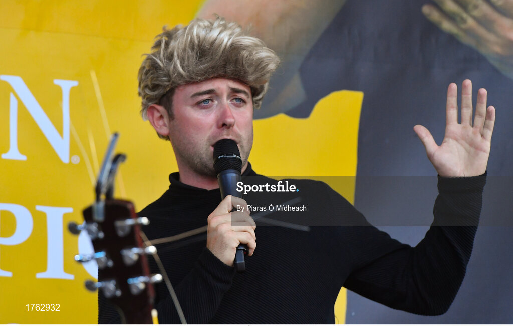 23 July 2019; Conor Moore, of Conor Sketches, performing at The 2019 Open Champion Shane Lowry's homecoming event in Clara in Offaly. Photo by Piaras Ó Mídheach/Sportsfile