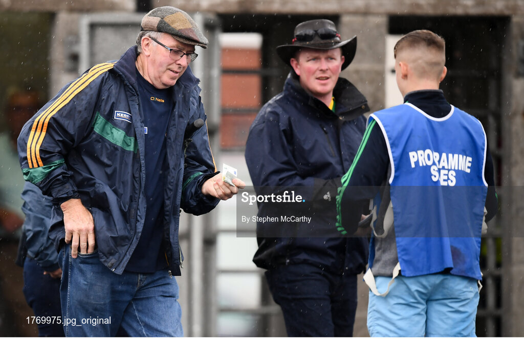 3 August 2019; Supporters purchase programs on arrival prior to the GAA Football All-Ireland Senior Championship Quarter-Final Group 1 Phase 3 match between Meath and Kerry at Páirc Tailteann in Navan, Meath. Photo by Stephen McCarthy/Sportsfile