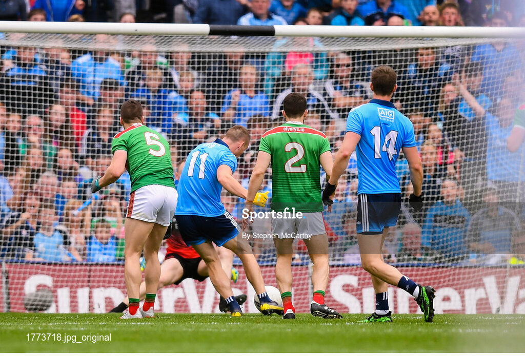10 August 2019; Con O'Callaghan of Dublin shoots to score his side's secondgoal during the GAA Football All-Ireland Senior Championship Semi-Final match between Dublin and Mayo at Croke Park in Dublin. Photo by Stephen McCarthy/Sportsfile