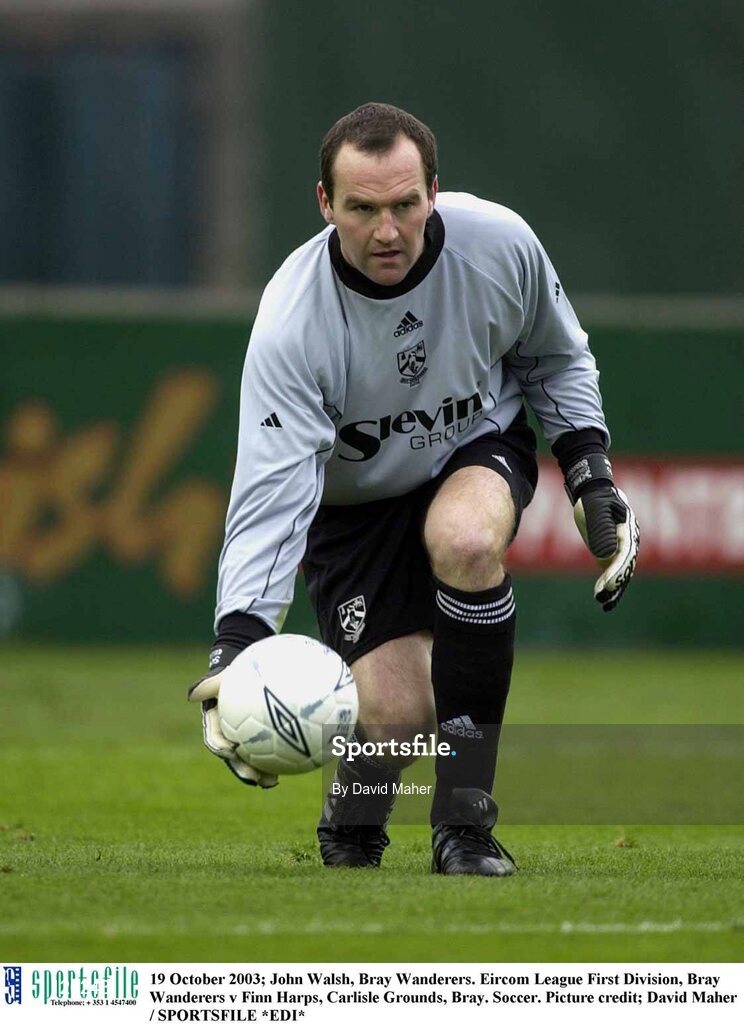 19 October 2003; John Walsh, Bray Wanderers. Eircom League First Division, Bray Wanderers v Finn Harps, Carlisle Grounds, Bray. Soccer. Picture credit; David Maher / SPORTSFILE *EDI*