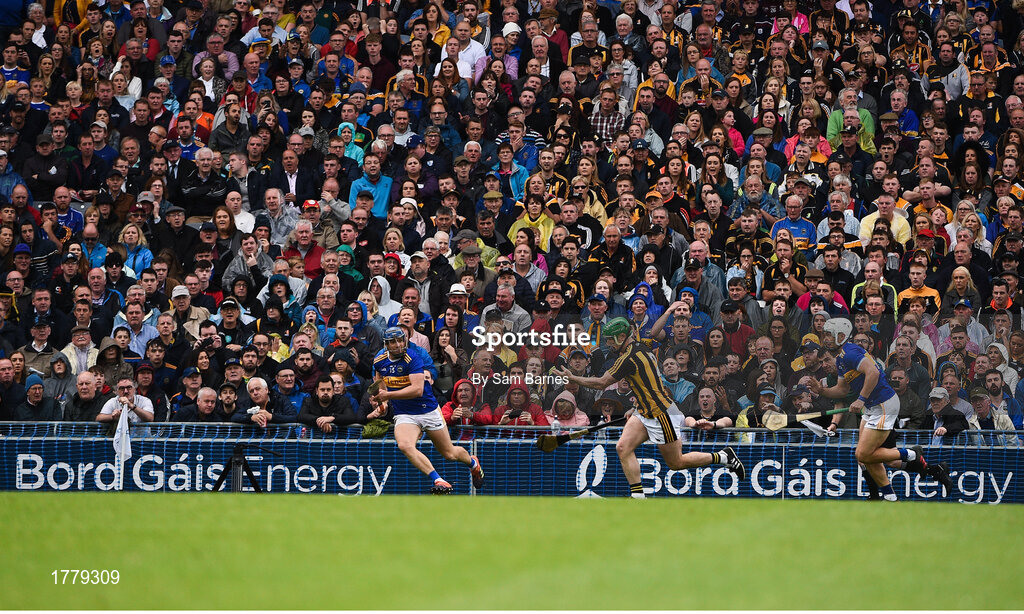 18 August 2019; Paul Murphy of Kilkenny in action against Jason Forde of Tipperary during the GAA Hurling All-Ireland Senior Championship Final match between Kilkenny and Tipperary at Croke Park in Dublin. Photo by Sam Barnes/Sportsfile