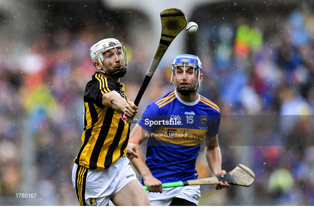 18 August 2019; Conor Fogarty of Kilkenny in action against John McGrath of Tipperary during the GAA Hurling All-Ireland Senior Championship Final match between Kilkenny and Tipperary at Croke Park in Dublin. Photo by Piaras Ó Mídheach/Sportsfile