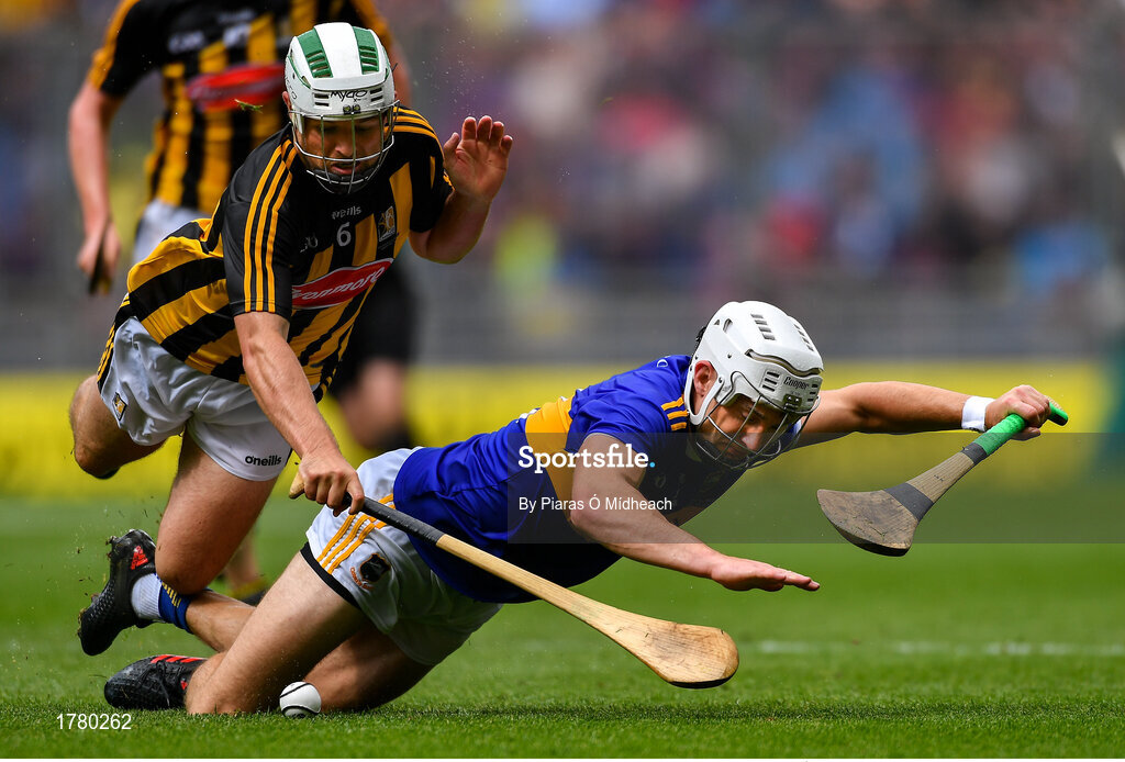 18 August 2019; Niall OMeara of Tipperary in action against Padraig Walsh of Kilkenny during the GAA Hurling All-Ireland Senior Championship Final match between Kilkenny and Tipperary at Croke Park in Dublin. Photo by Piaras Ó Mídheach/Sportsfile
