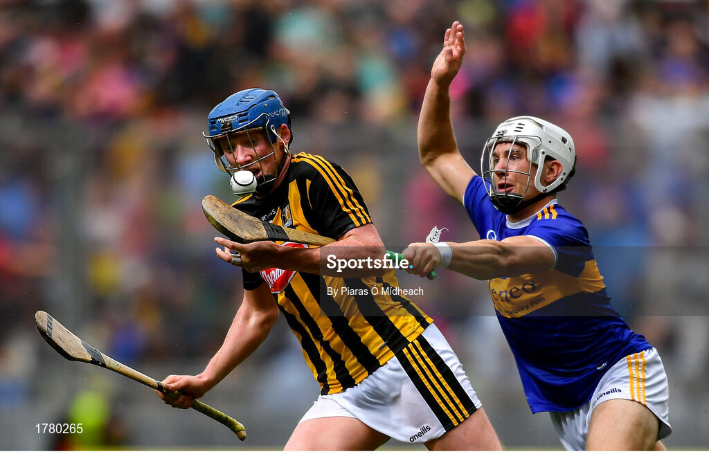 18 August 2019; John Donnelly of Kilkenny in action against Niall OMeara of Tipperary during the GAA Hurling All-Ireland Senior Championship Final match between Kilkenny and Tipperary at Croke Park in Dublin. Photo by Piaras Ó Mídheach/Sportsfile