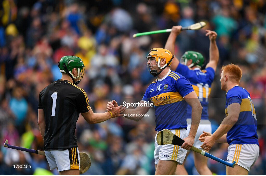 18 August 2019; Séamus Callanan of Tipperary shakes hands with Eoin Murphy of Kilkenny following the GAA Hurling All-Ireland Senior Championship Final match between Kilkenny and Tipperary at Croke Park in Dublin. Photo by Eóin Noonan/Sportsfile