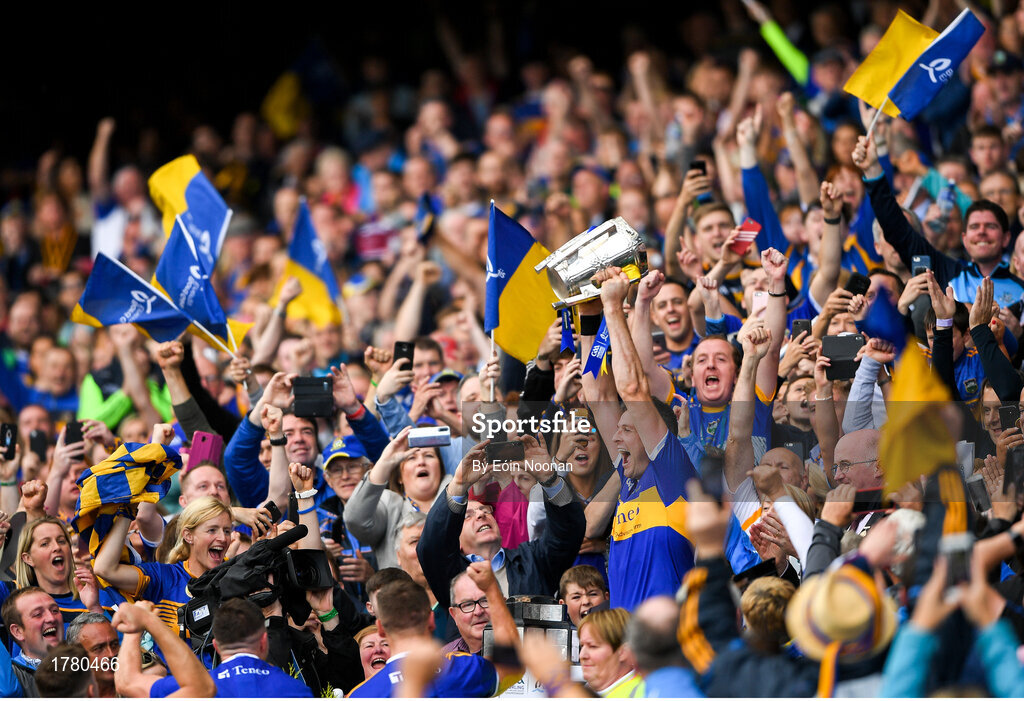 18 August 2019; Séamus Callanan of Tipperary lifting the Liam MacCarty cup after the GAA Hurling All-Ireland Senior Championship Final match between Kilkenny and Tipperary at Croke Park in Dublin. Photo by Eóin Noonan/Sportsfile
