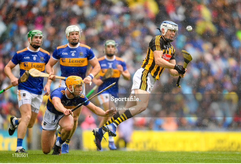 18 August 2019; TJ Reid of Kilkenny is tackled by Barry Heffernan of Tipperary during the GAA Hurling All-Ireland Senior Championship Final match between Kilkenny and Tipperary at Croke Park in Dublin. Photo by Eóin Noonan/Sportsfile