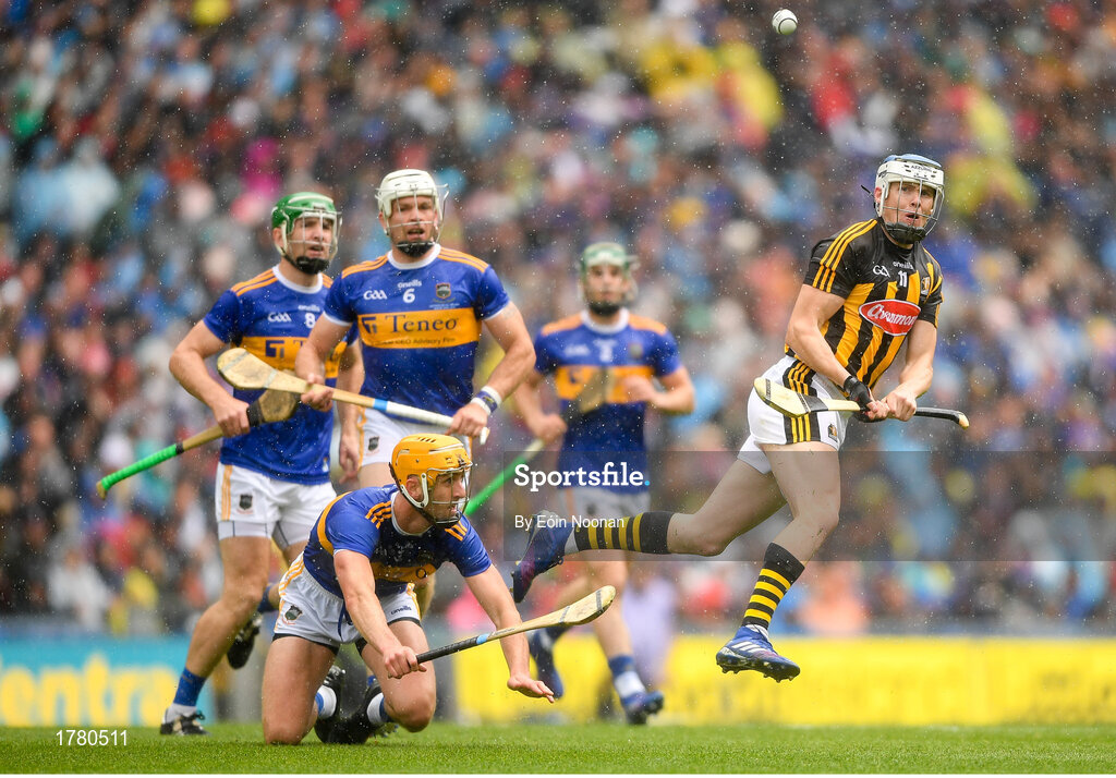 18 August 2019; TJ Reid of Kilkenny is tackled by Barry Heffernan of Tipperary during the GAA Hurling All-Ireland Senior Championship Final match between Kilkenny and Tipperary at Croke Park in Dublin. Photo by Eóin Noonan/Sportsfile