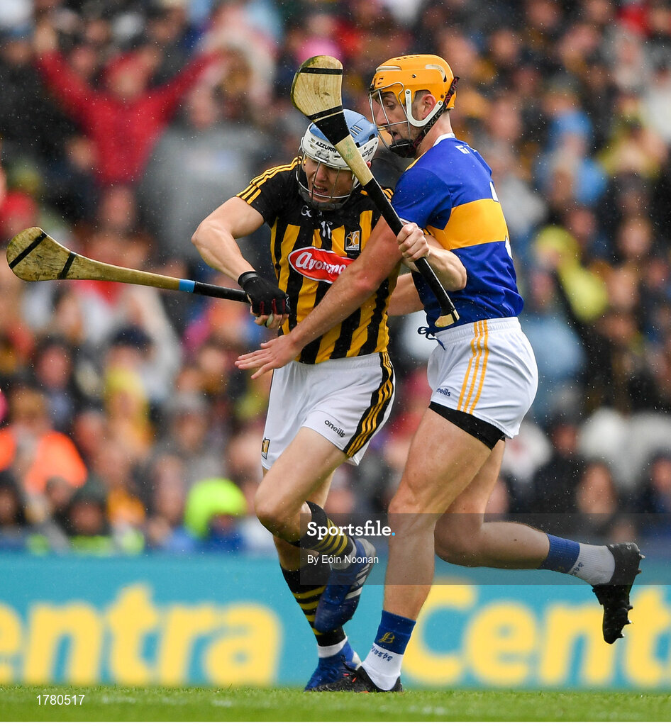 18 August 2019; TJ Reid of Kilkenny in action against Barry Heffernan of Tipperary during the GAA Hurling All-Ireland Senior Championship Final match between Kilkenny and Tipperary at Croke Park in Dublin. Photo by Eóin Noonan/Sportsfile