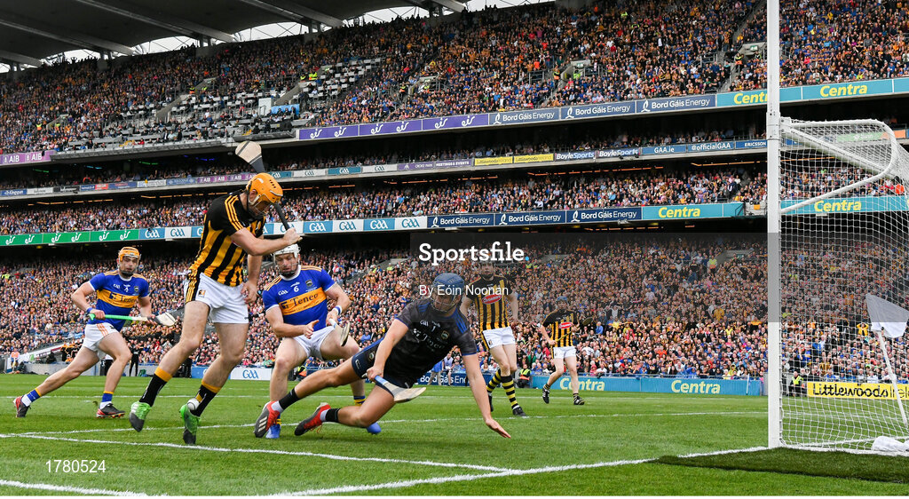 18 August 2019; Brian Hogan of Tipperary saves a shot on target by Colin Fennelly of Kilkenny during the GAA Hurling All-Ireland Senior Championship Final match between Kilkenny and Tipperary at Croke Park in Dublin. Photo by Eóin Noonan/Sportsfile
