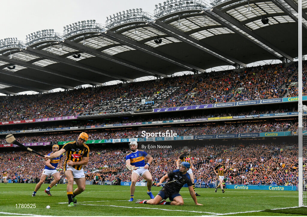 18 August 2019; Brian Hogan of Tipperary saves a shot on target by Colin Fennelly of Kilkenny during the GAA Hurling All-Ireland Senior Championship Final match between Kilkenny and Tipperary at Croke Park in Dublin. Photo by Eóin Noonan/Sportsfile