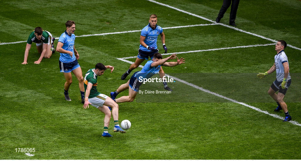 1 September 2019; Paul Geaney of Kerry takes a shot that was subsequently saved by James McCarthy of Dublin during the GAA Football All-Ireland Senior Championship Final match between Dublin and Kerry at Croke Park in Dublin. Photo by Daire Brennan/Sportsfile