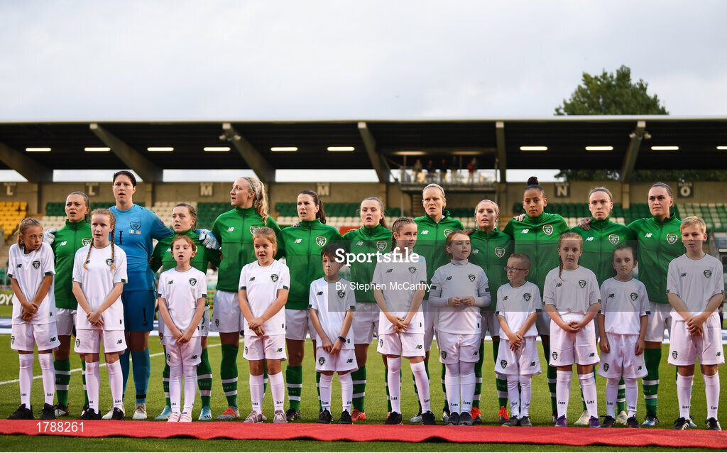 3 September 2019; The Republic of Ireland team prior to the UEFA Women's 2021 European Championships Qualifier - Group I match between Republic of Ireland and Montenegro at Tallaght Stadium in Dublin. Photo by Stephen McCarthy/Sportsfile