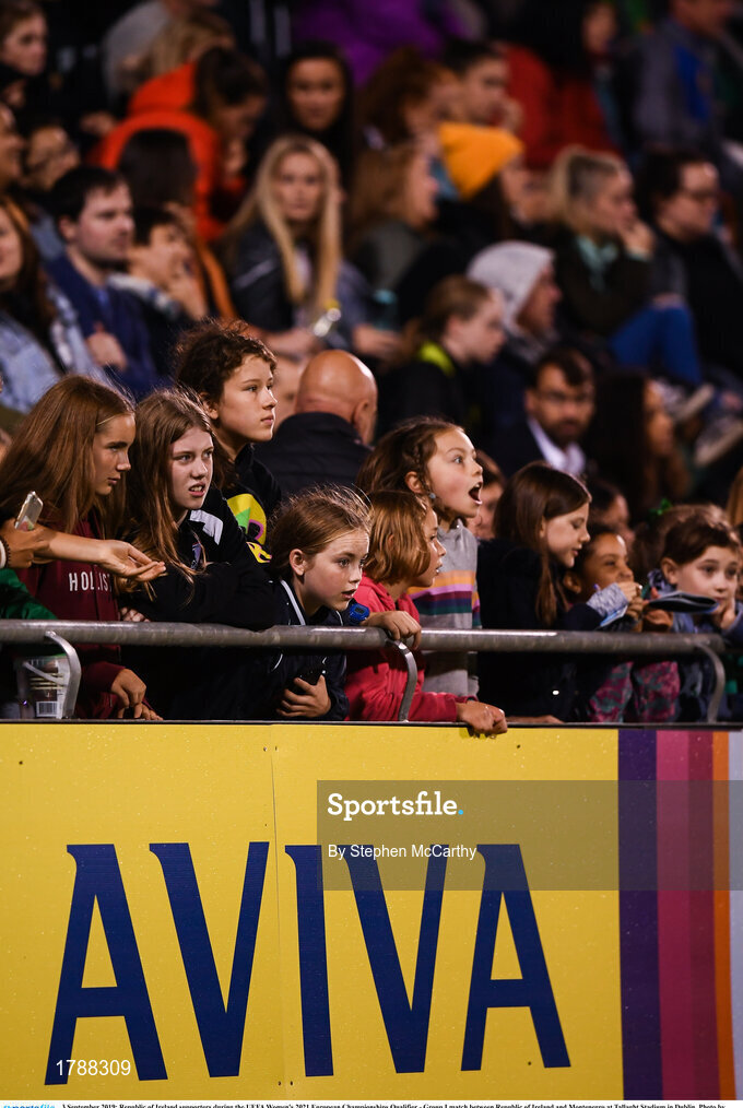 3 September 2019; Republic of Ireland supporters during the UEFA Women's 2021 European Championships Qualifier - Group I match between Republic of Ireland and Montenegro at Tallaght Stadium in Dublin. Photo by Stephen McCarthy/Sportsfile