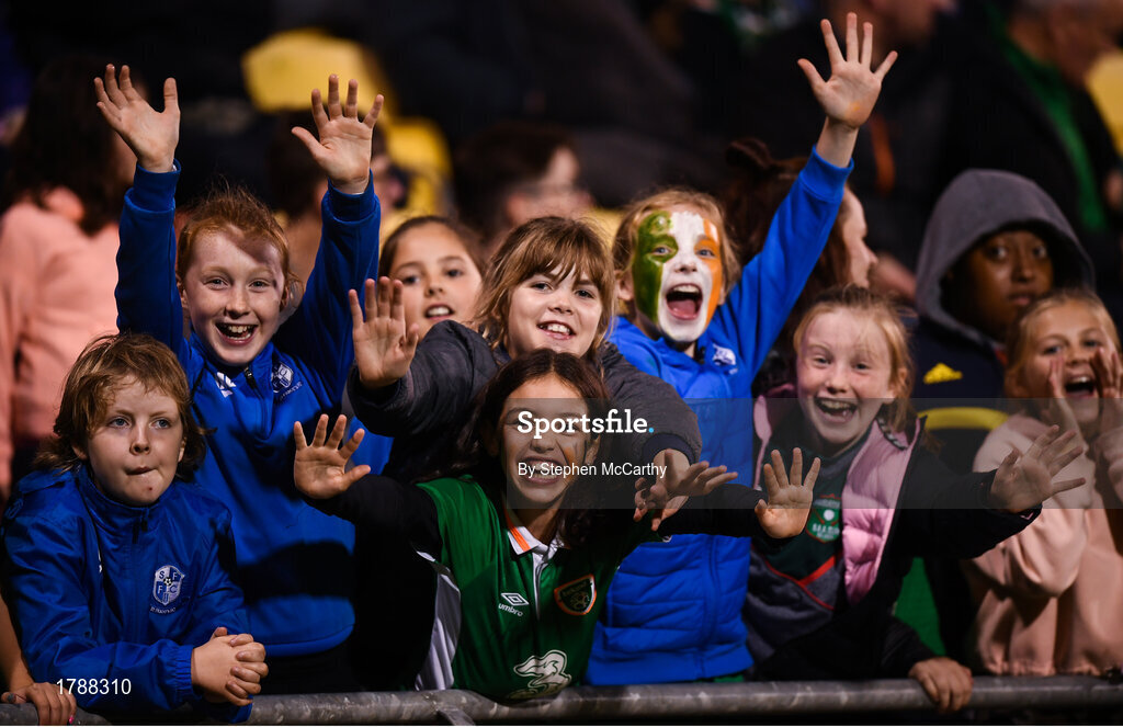 3 September 2019; Republic of Ireland supporters during the UEFA Women's 2021 European Championships Qualifier - Group I match between Republic of Ireland and Montenegro at Tallaght Stadium in Dublin. Photo by Stephen McCarthy/Sportsfile