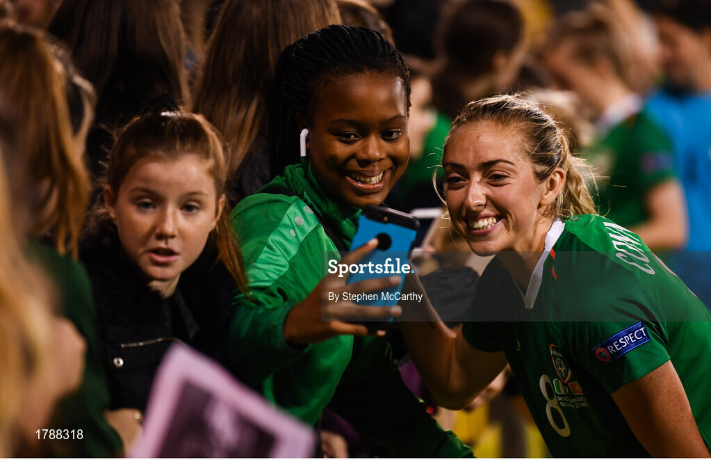 3 September 2019; Megan Connolly of Republic of Ireland with supporters following the UEFA Women's 2021 European Championships Qualifier - Group I match between Republic of Ireland and Montenegro at Tallaght Stadium in Dublin. Photo by Stephen McCarthy/Sportsfile