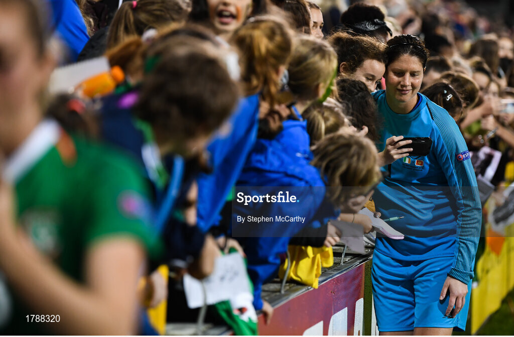 3 September 2019; Marie Hourihan of Republic of Ireland with supporters following the UEFA Women's 2021 European Championships Qualifier - Group I match between Republic of Ireland and Montenegro at Tallaght Stadium in Dublin. Photo by Stephen McCarthy/Sportsfile