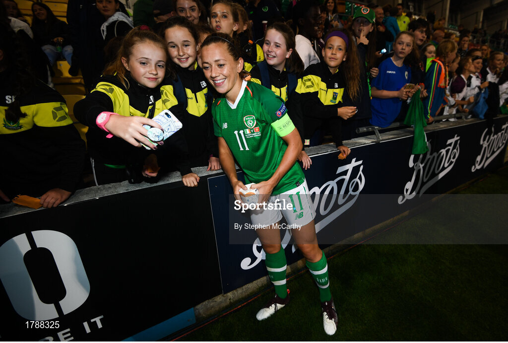 3 September 2019; Katie McCabe of Republic of Ireland with supporters following the UEFA Women's 2021 European Championships Qualifier - Group I match between Republic of Ireland and Montenegro at Tallaght Stadium in Dublin. Photo by Stephen McCarthy/Sportsfile