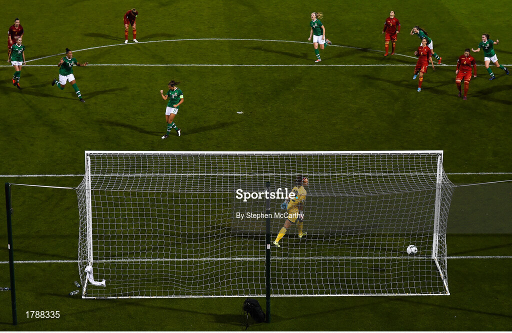 3 September 2019; Katie McCabe of Republic of Ireland celebrates after scoring her side's second goal, a penalty, during the UEFA Women's 2021 European Championships Qualifier - Group I match between Republic of Ireland and Montenegro at Tallaght Stadium in Dublin. Photo by Stephen McCarthy/Sportsfile