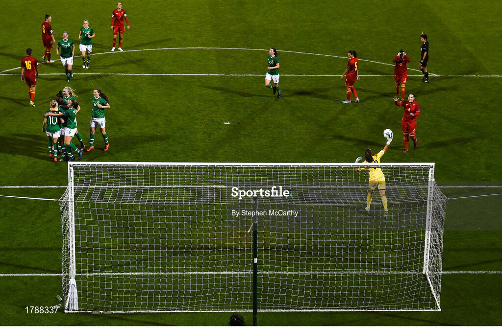 3 September 2019; Katie McCabe of Republic of Ireland celebrates with team-mates after scoring her side's second goal, a penalty, during the UEFA Women's 2021 European Championships Qualifier - Group I match between Republic of Ireland and Montenegro at Tallaght Stadium in Dublin. Photo by Stephen McCarthy/Sportsfile