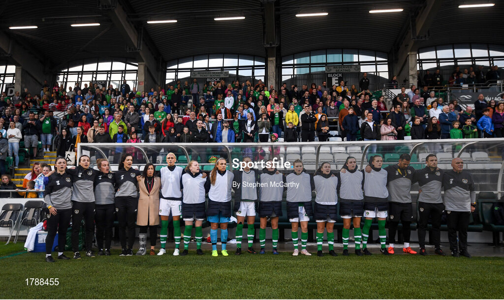 3 September 2019; Republic of Ireland staff and players during the UEFA Women's 2021 European Championships Qualifier Group I match between Republic of Ireland and Montenegro at Tallaght Stadium in Dublin. Photo by Stephen McCarthy/Sportsfile
