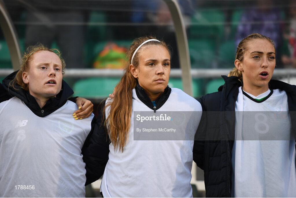 3 September 2019; Republic of Ireland players, from left, Amber Barrett, Grace Moloney and Megan Connolly during the UEFA Women's 2021 European Championships Qualifier Group I match between Republic of Ireland and Montenegro at Tallaght Stadium in Dublin. Photo by Stephen McCarthy/Sportsfile