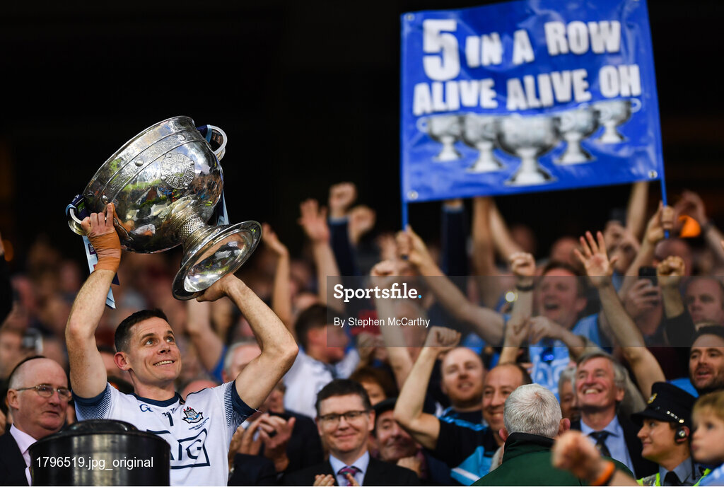 14 September 2019; Dublin captain Stephen Cluxton lifts The Sam Maguire Cup following the GAA Football All-Ireland Senior Championship Final Replay match between Dublin and Kerry at Croke Park in Dublin. Photo by Stephen McCarthy/Sportsfile