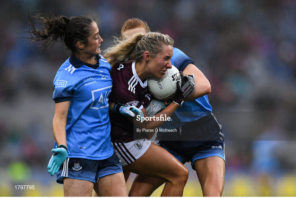 15 September 2019; Megan Glynn of Galway in action against Éabha Rutledge, left, and Lauren Magee of Dublin during the TG4 All-Ireland Ladies Football Senior Championship Final match between Dublin and Galway at Croke Park in Dublin. Photo by Piaras Ó Mídheach/Sportsfile