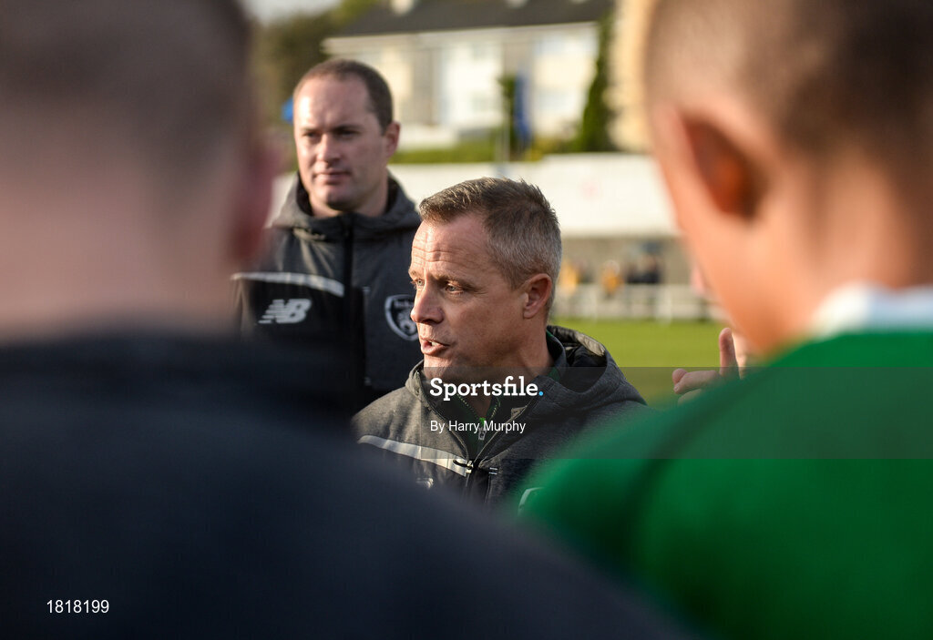 19 October 2019; Republic of Ireland manager Jason Donohue speaks to his players following the Under-15 UEFA Development Tournament match between Republic of Ireland and Faroe Islands at Westport in Mayo. Photo by Harry Murphy/Sportsfile