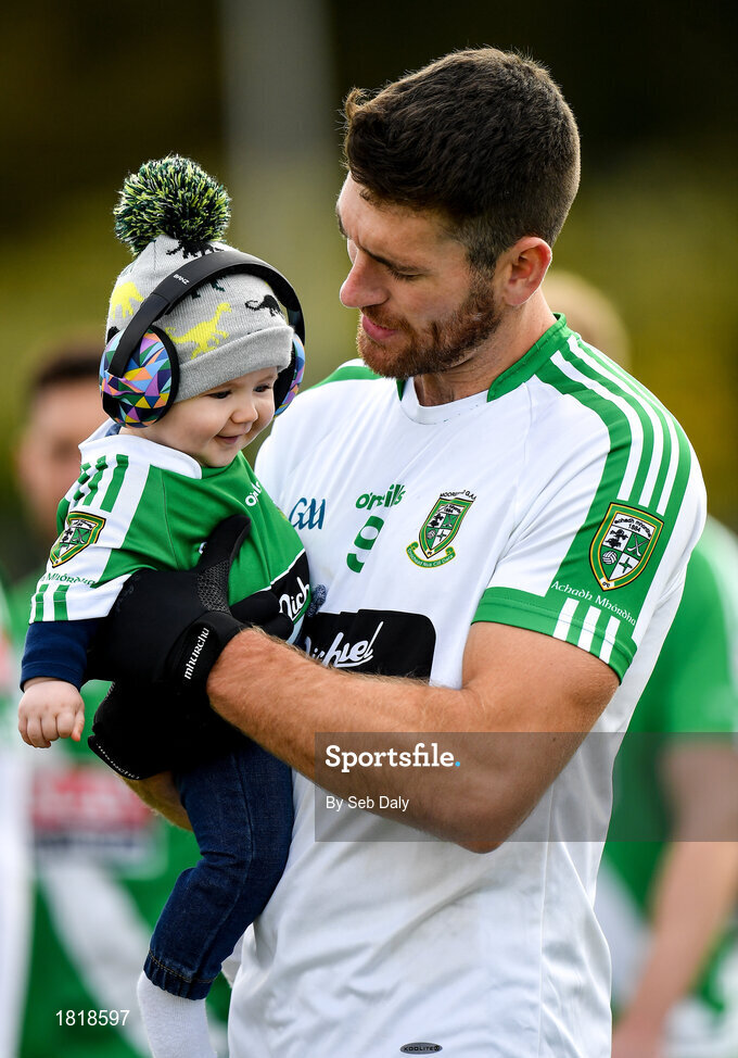 20 October 2019; David Whyte of Moorefield with son Frankie, age 6 months, during the parade prior to the Kildare County Senior Club Football Championship Final match between Moorefield and Sarsfields at St Conleth's Park in Newbridge, Kildare. Photo by Seb Daly/Sportsfile