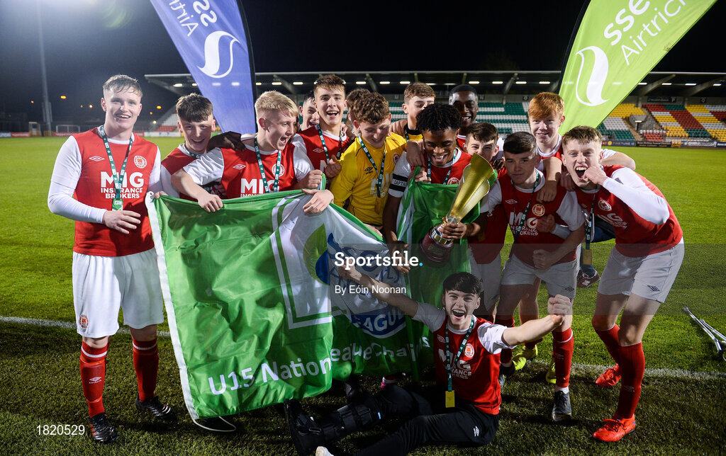 24 October 2019; St. Patrick's Athletic players celebrate with the cup following the SSE Airtricity Under-15 League Final match between Shamrock Rovers and St. Patrick's Athletic at Tallaght Stadium in Dublin. Photo by Eóin Noonan/Sportsfile