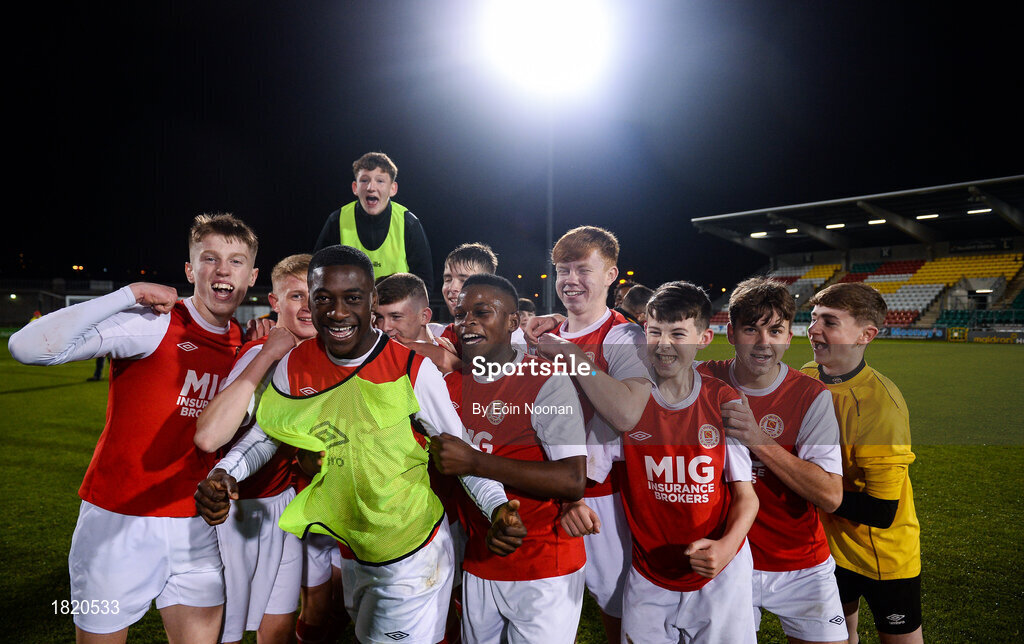 24 October 2019; St. Patrick's Athletic players celebrate following the SSE Airtricity Under-15 League Final match between Shamrock Rovers and St. Patrick's Athletic at Tallaght Stadium in Dublin. Photo by Eóin Noonan/Sportsfile