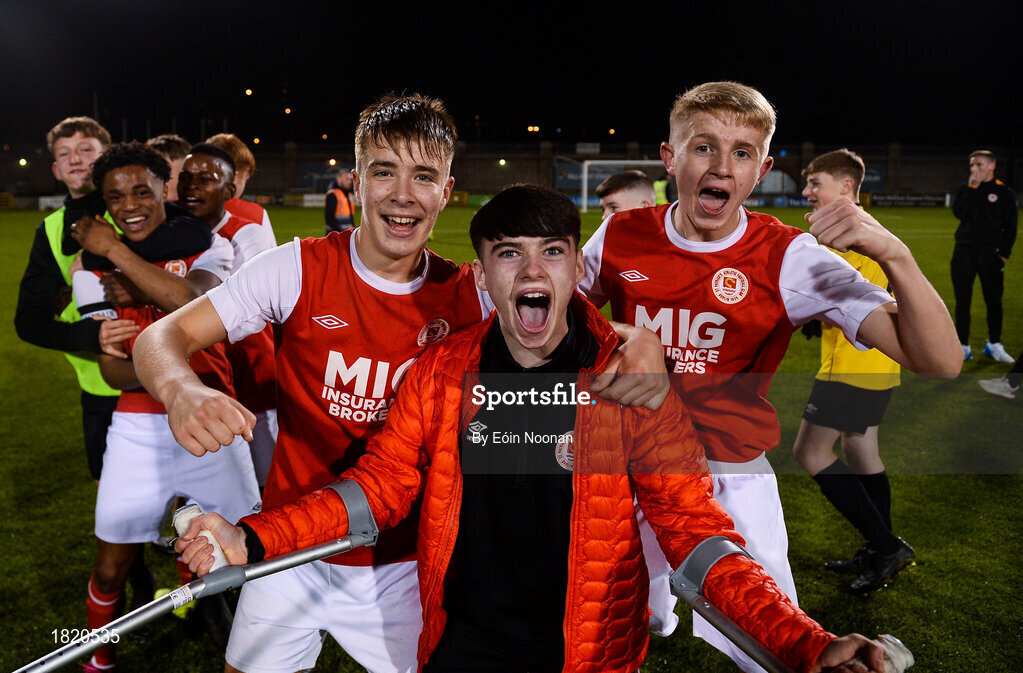 24 October 2019; St. Patrick's Athletic players celebrate following the SSE Airtricity Under-15 League Final match between Shamrock Rovers and St. Patrick's Athletic at Tallaght Stadium in Dublin. Photo by Eóin Noonan/Sportsfile