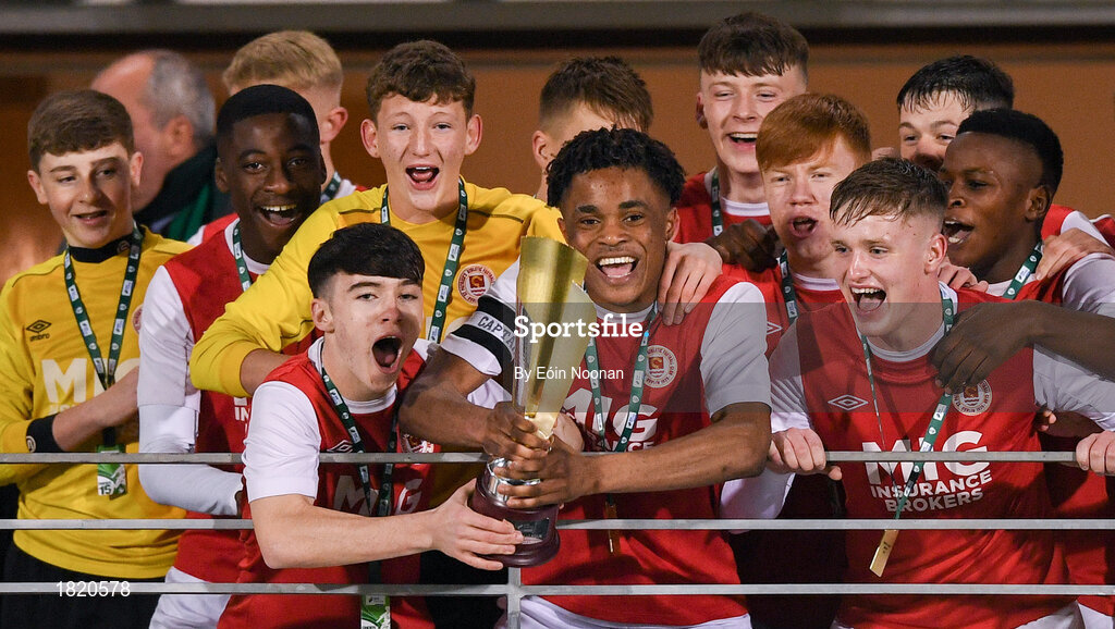 24 October 2019; St. Patrick's Athletic players Ben Quinn and Glory Nzingo lifting the cup following the SSE Airtricity Under-15 League Final match between Shamrock Rovers and St. Patrick's Athletic at Tallaght Stadium in Dublin. Photo by Eóin Noonan/Sportsfile