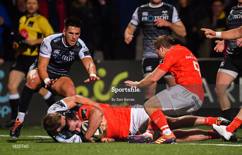 25 October 2019; James Cronin of Munster goes over to score his side's first try despite the tackle by Olly Cracknell of Ospreys during the Guinness PRO14 Round 4 match between Munster and Ospreys at Irish Independent Park in Cork. Photo by Sam Barnes/Sportsfile